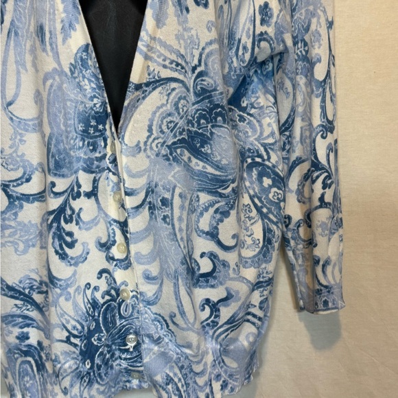 A-103 Jones New York Paisley Blue and White Cardigan Sweater Size M - Picture 3 of 15